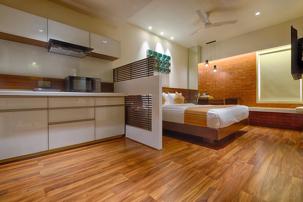 The Elements Hotel Rajkot Room photo