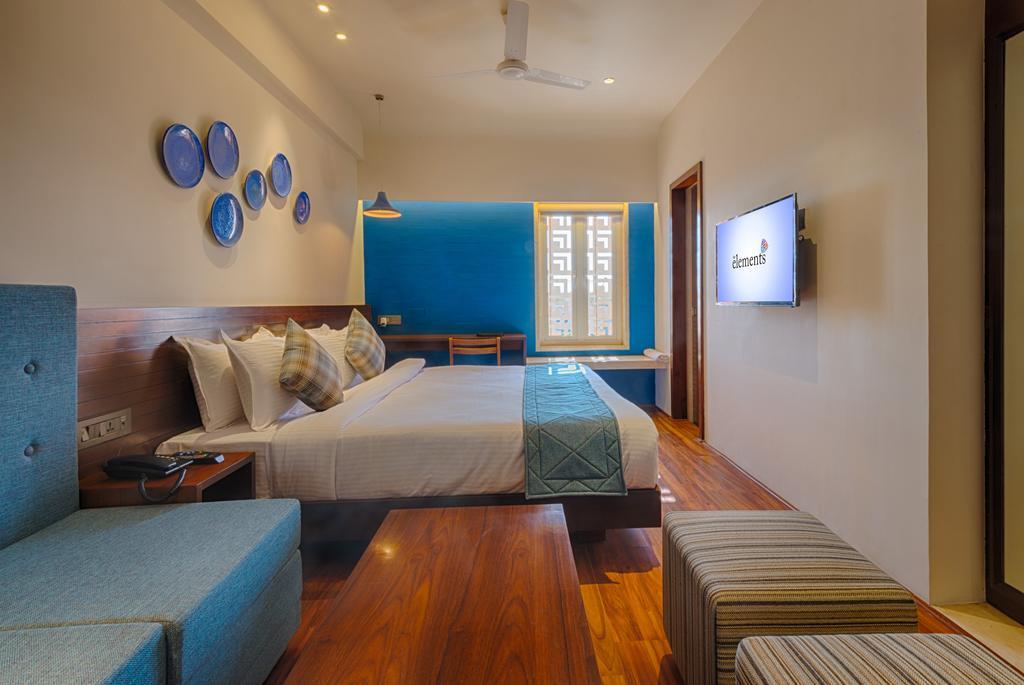The Elements Hotel Rajkot Exterior photo
